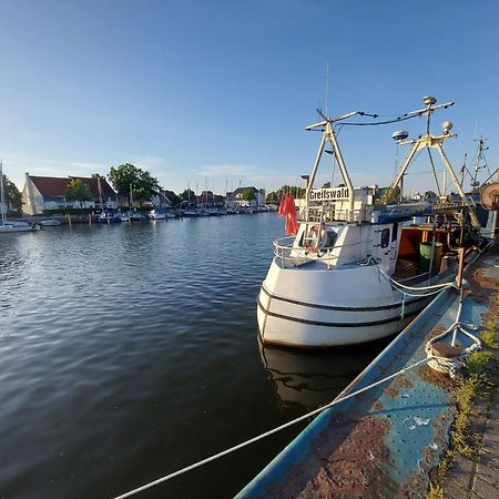 Hochwertige Ferienwohnung Direkt Am Wasser Mit Balkon Greifswald Eksteriør bilde