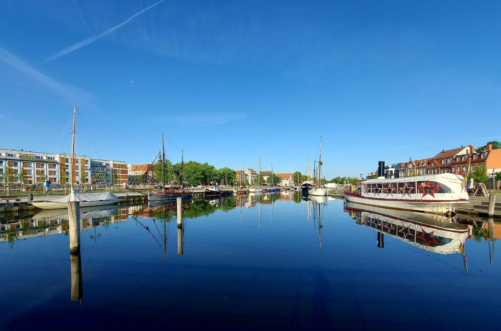 Hochwertige Ferienwohnung Direkt Am Wasser Mit Balkon Greifswald Eksteriør bilde