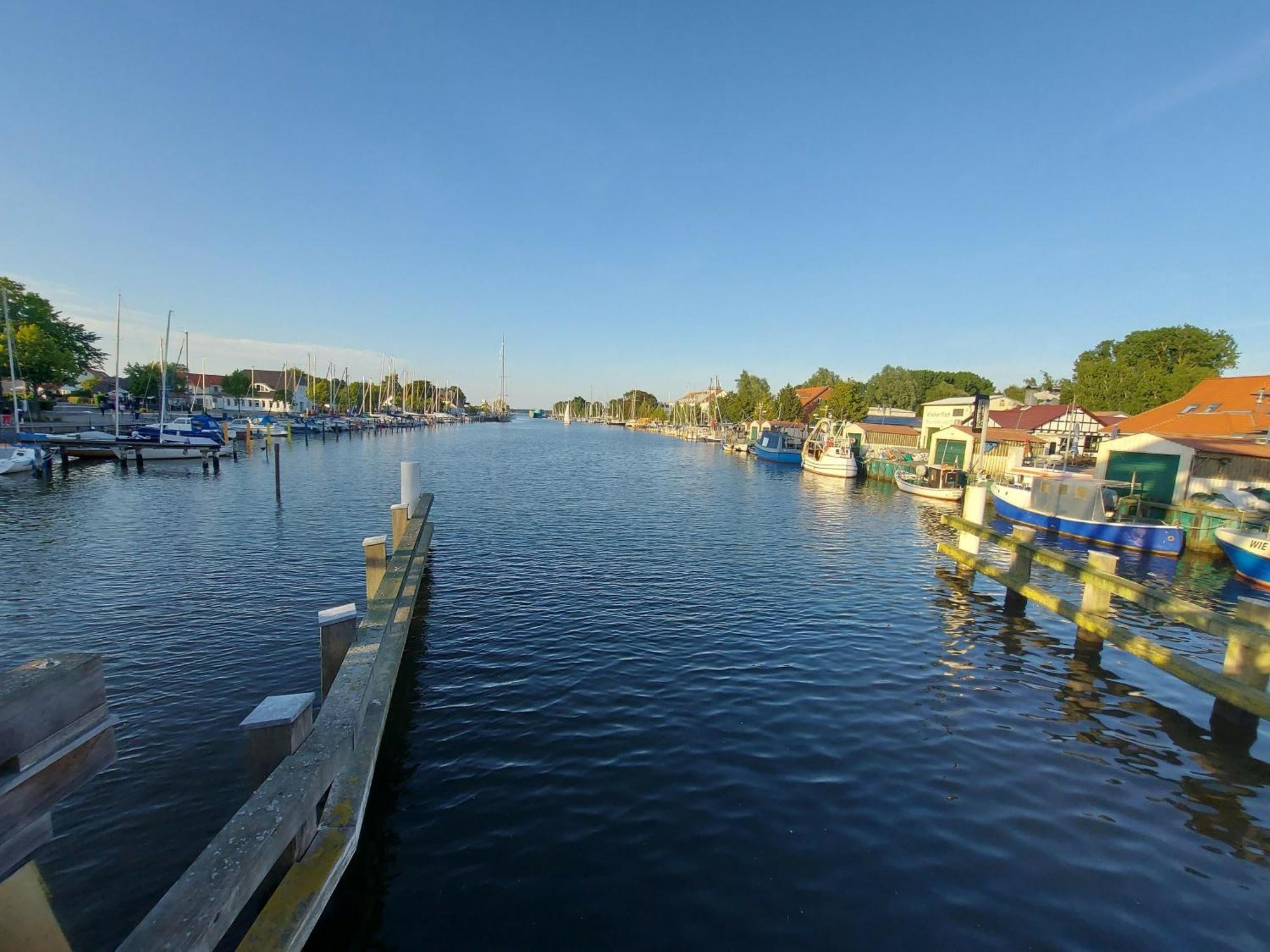 Hochwertige Ferienwohnung Direkt Am Wasser Mit Balkon Greifswald Eksteriør bilde