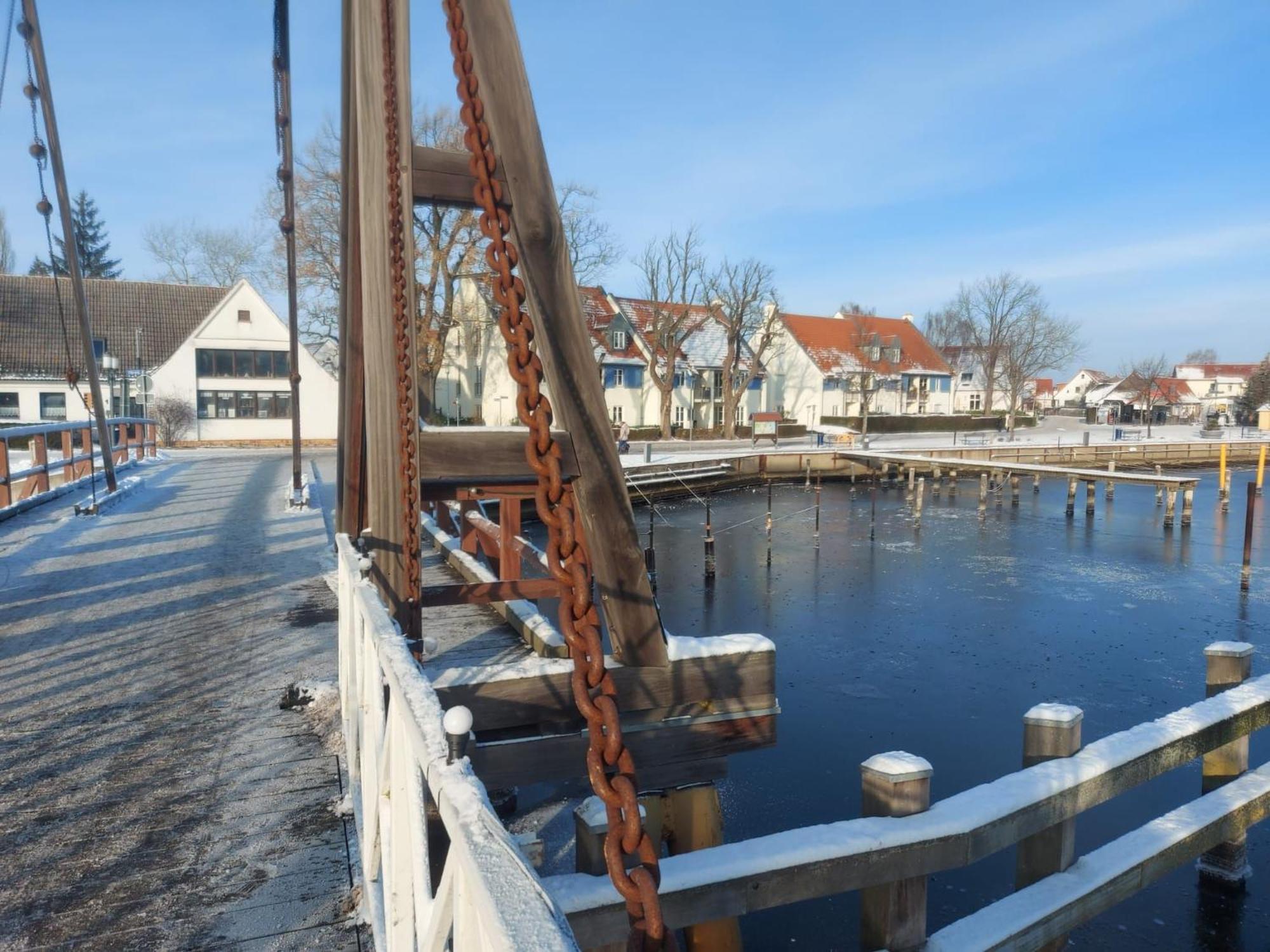 Hochwertige Ferienwohnung Direkt Am Wasser Mit Balkon Greifswald Eksteriør bilde