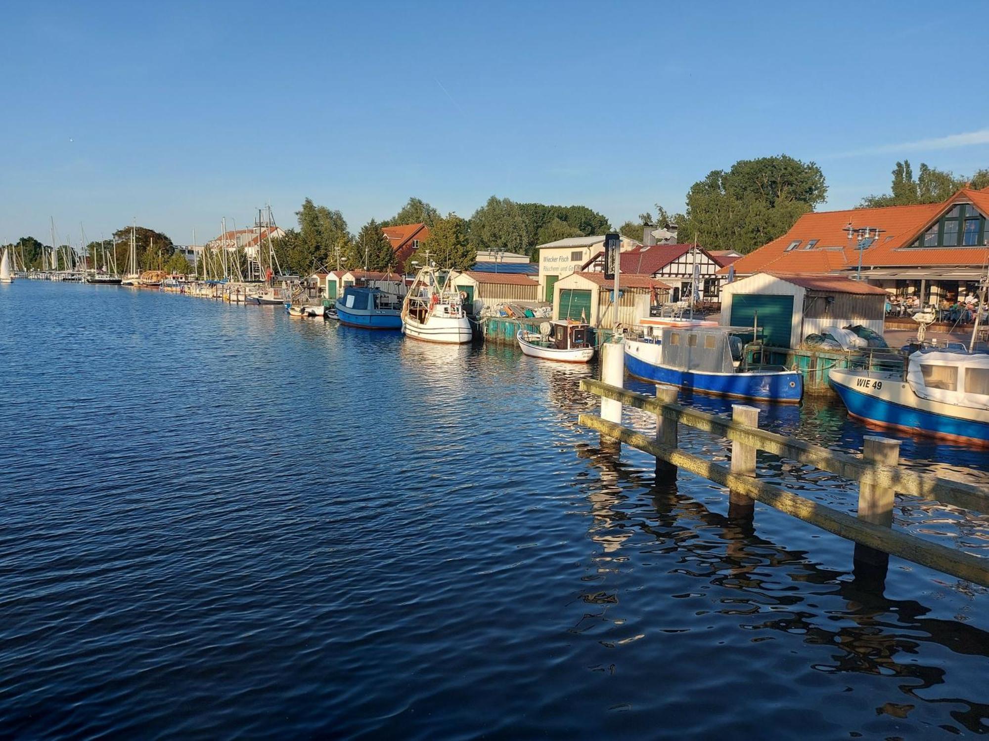Hochwertige Ferienwohnung Direkt Am Wasser Mit Balkon Greifswald Eksteriør bilde
